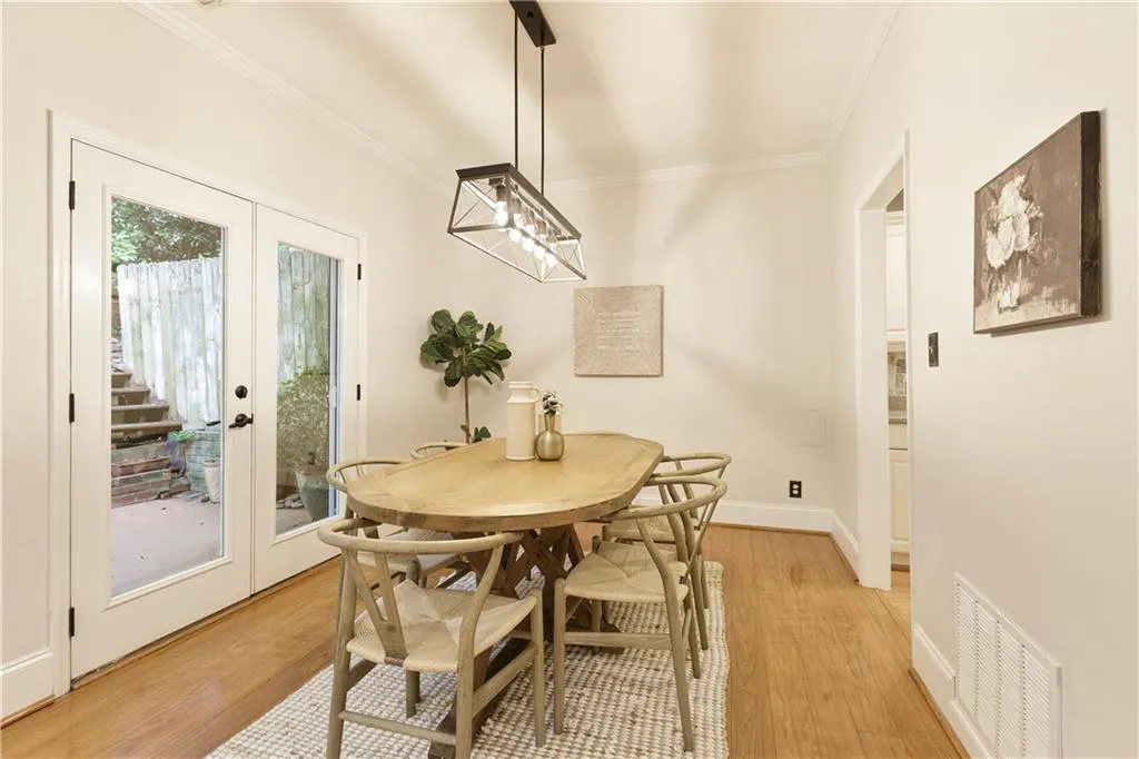 5700 Chemin De Vie, Sandy Springs, Georgia 30342, 3 Bedrooms Bedrooms, ,2 BathroomsBathrooms,Residential,Sold,5700 Chemin De Vie,7217461