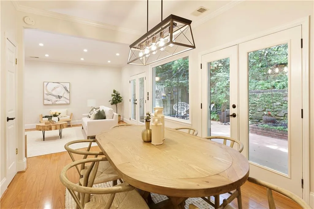 5700 Chemin De Vie, Sandy Springs, Georgia 30342, 3 Bedrooms Bedrooms, ,2 BathroomsBathrooms,Residential,Sold,5700 Chemin De Vie,7217461