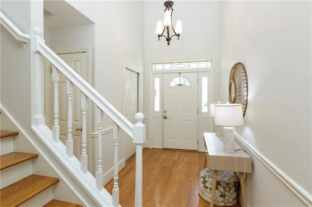 5700 Chemin De Vie, Sandy Springs, Georgia 30342, 3 Bedrooms Bedrooms, ,2 BathroomsBathrooms,Residential,Sold,5700 Chemin De Vie,7217461