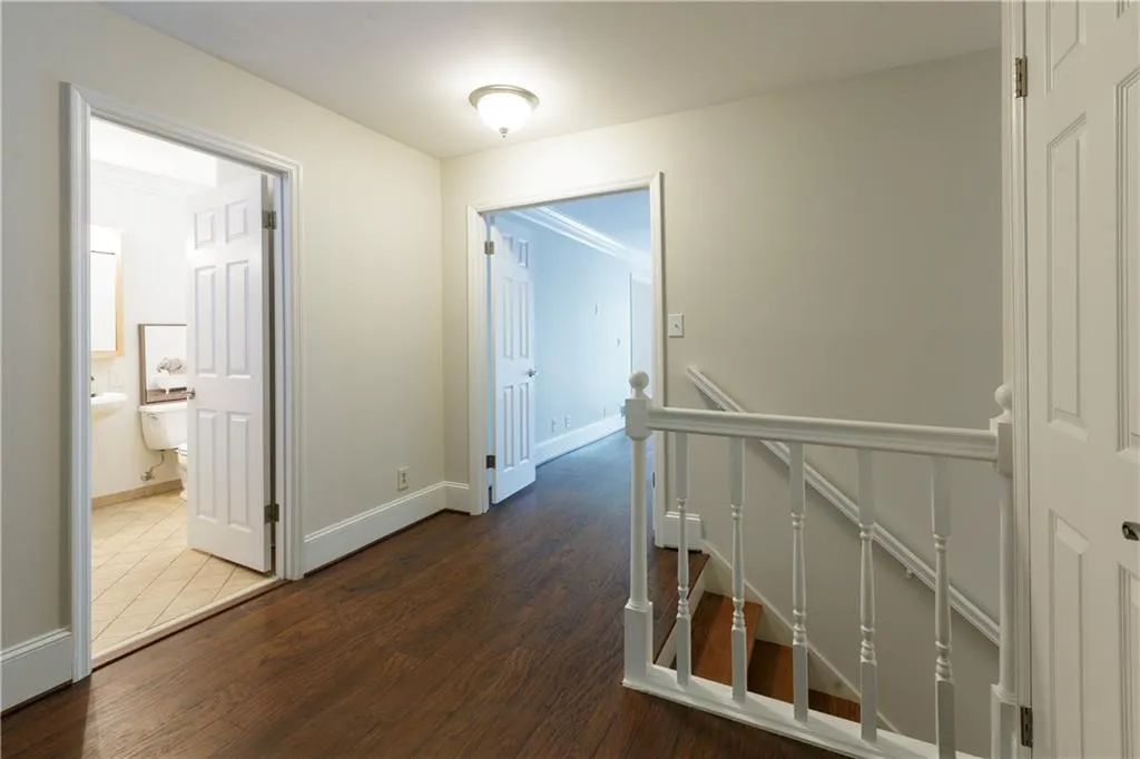 5700 Chemin De Vie, Sandy Springs, Georgia 30342, 3 Bedrooms Bedrooms, ,2 BathroomsBathrooms,Residential,Sold,5700 Chemin De Vie,7217461