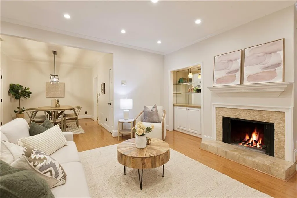 5700 Chemin De Vie, Sandy Springs, Georgia 30342, 3 Bedrooms Bedrooms, ,2 BathroomsBathrooms,Residential,Sold,5700 Chemin De Vie,7217461