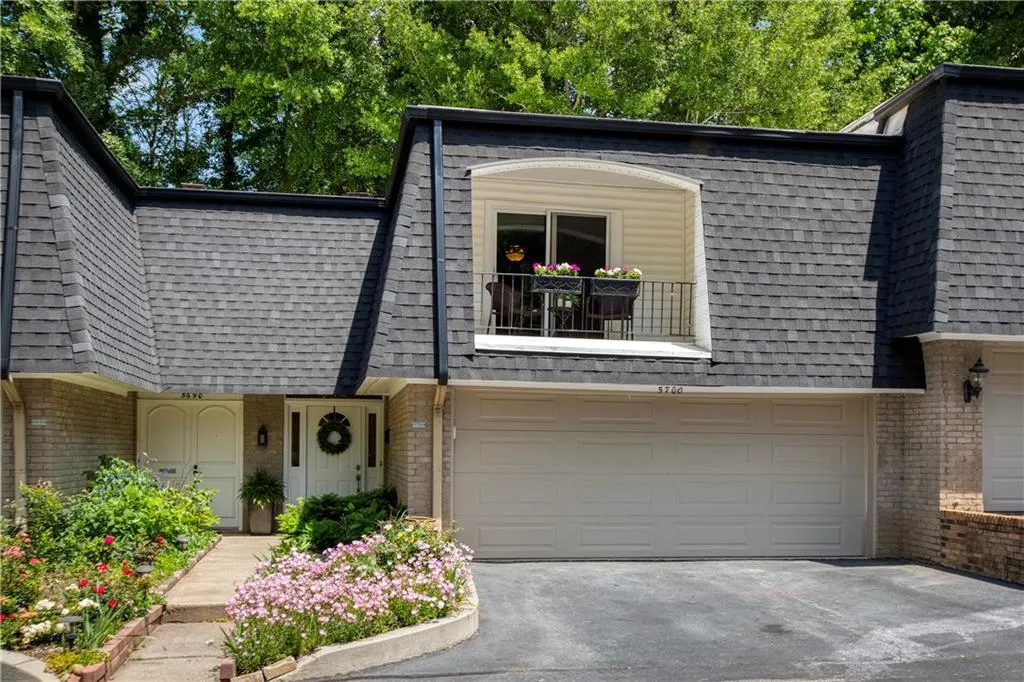 5700 Chemin De Vie, Sandy Springs, Georgia 30342, 3 Bedrooms Bedrooms, ,2 BathroomsBathrooms,Residential,Sold,5700 Chemin De Vie,7217461