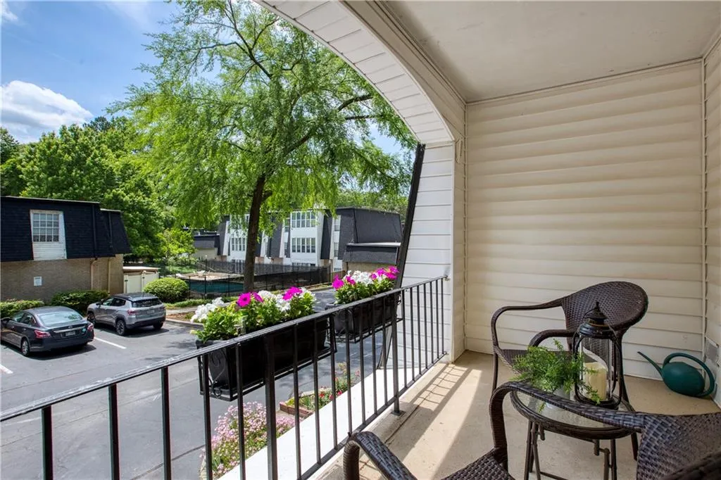 5700 Chemin De Vie, Sandy Springs, Georgia 30342, 3 Bedrooms Bedrooms, ,2 BathroomsBathrooms,Residential,Sold,5700 Chemin De Vie,7217461