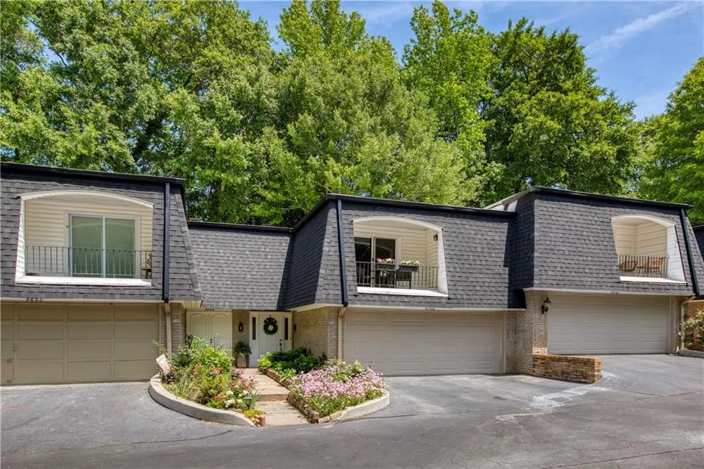 5700 Chemin De Vie, Sandy Springs, Georgia 30342, 3 Bedrooms Bedrooms, ,2 BathroomsBathrooms,Residential,Sold,5700 Chemin De Vie,7217461