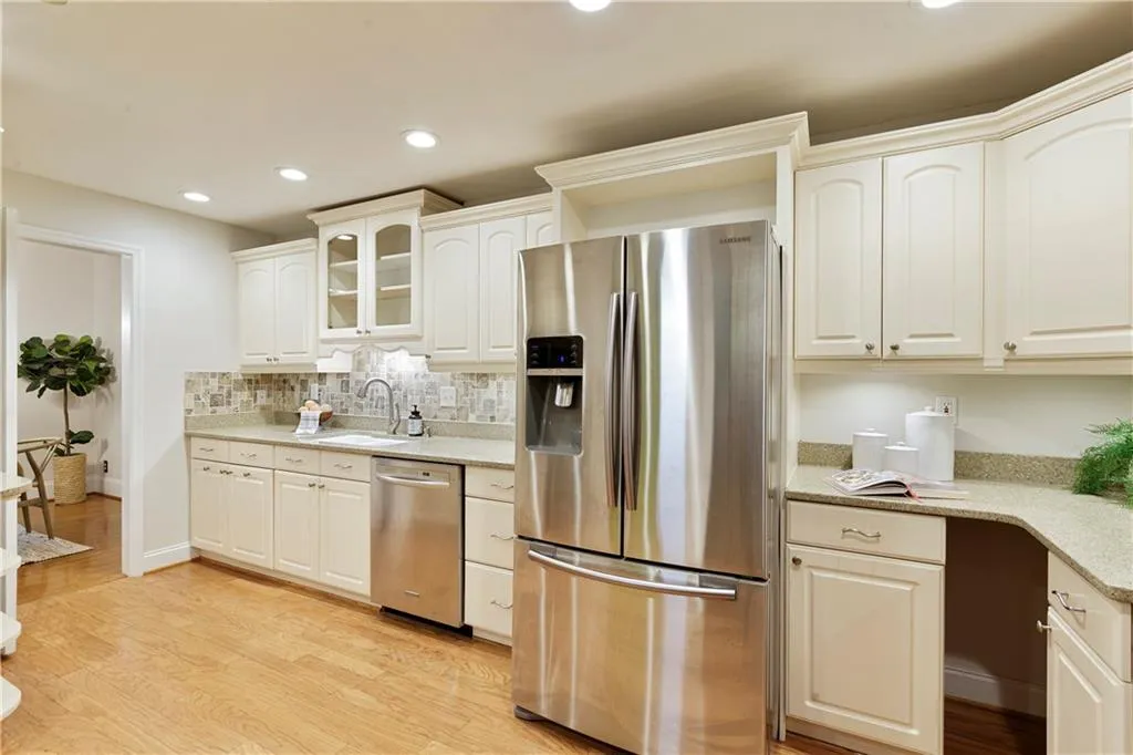 5700 Chemin De Vie, Sandy Springs, Georgia 30342, 3 Bedrooms Bedrooms, ,2 BathroomsBathrooms,Residential,Sold,5700 Chemin De Vie,7217461