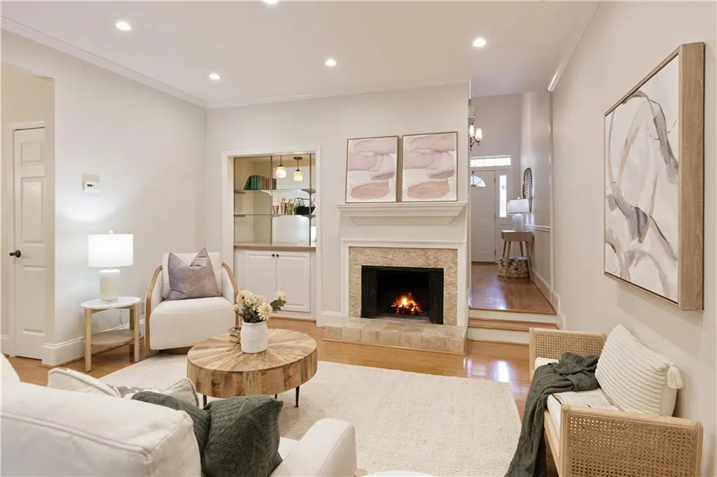 5700 Chemin De Vie, Sandy Springs, Georgia 30342, 3 Bedrooms Bedrooms, ,2 BathroomsBathrooms,Residential,Sold,5700 Chemin De Vie,7217461