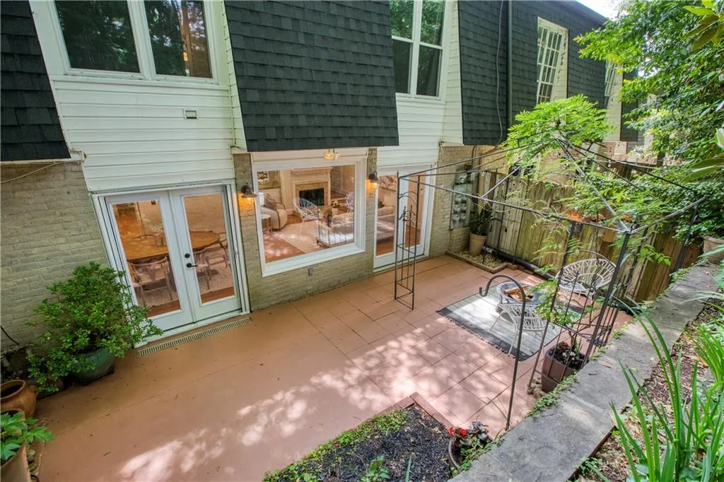 5700 Chemin De Vie, Sandy Springs, Georgia 30342, 3 Bedrooms Bedrooms, ,2 BathroomsBathrooms,Residential,Sold,5700 Chemin De Vie,7217461