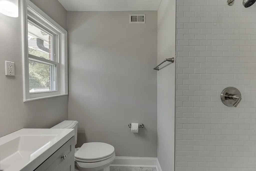 4282 Roswell Road Ne Unit D2, Atlanta, Georgia 30342, 2 Bedrooms Bedrooms, 0 ,2 BathroomsBathrooms,Residential,For Sale,4282 Roswell Road Ne Unit D2,7695568