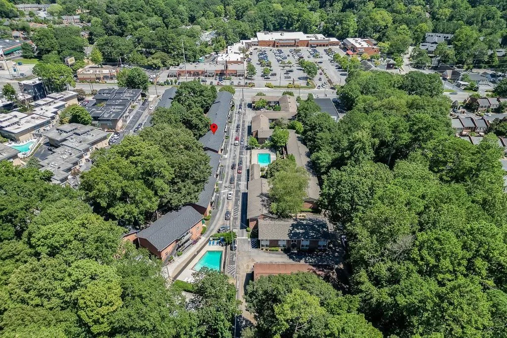 4282 Roswell Road Ne Unit D2, Atlanta, Georgia 30342, 2 Bedrooms Bedrooms, 0 ,2 BathroomsBathrooms,Residential,For Sale,4282 Roswell Road Ne Unit D2,7695568