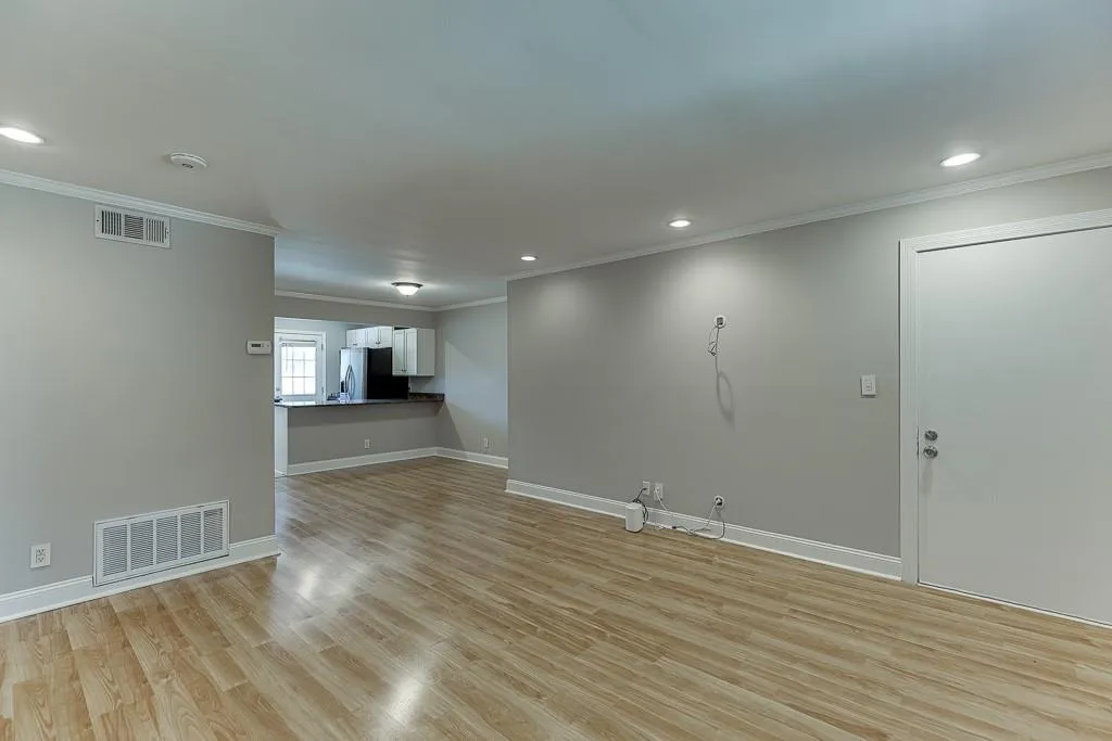 4282 Roswell Road Ne Unit D2, Atlanta, Georgia 30342, 2 Bedrooms Bedrooms, 0 ,2 BathroomsBathrooms,Residential,For Sale,4282 Roswell Road Ne Unit D2,7695568