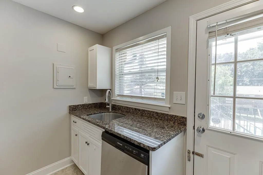 4282 Roswell Road Ne Unit D2, Atlanta, Georgia 30342, 2 Bedrooms Bedrooms, 0 ,2 BathroomsBathrooms,Residential,For Sale,4282 Roswell Road Ne Unit D2,7695568