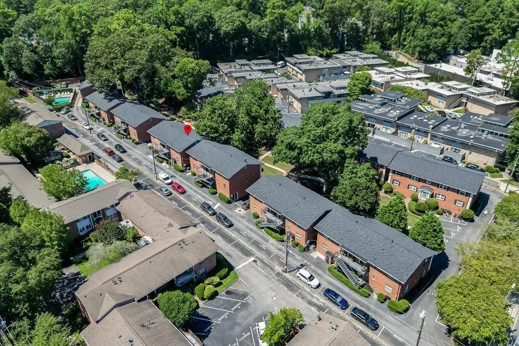 4282 Roswell Road Ne Unit D2, Atlanta, Georgia 30342, 2 Bedrooms Bedrooms, 0 ,2 BathroomsBathrooms,Residential,For Sale,4282 Roswell Road Ne Unit D2,7695568