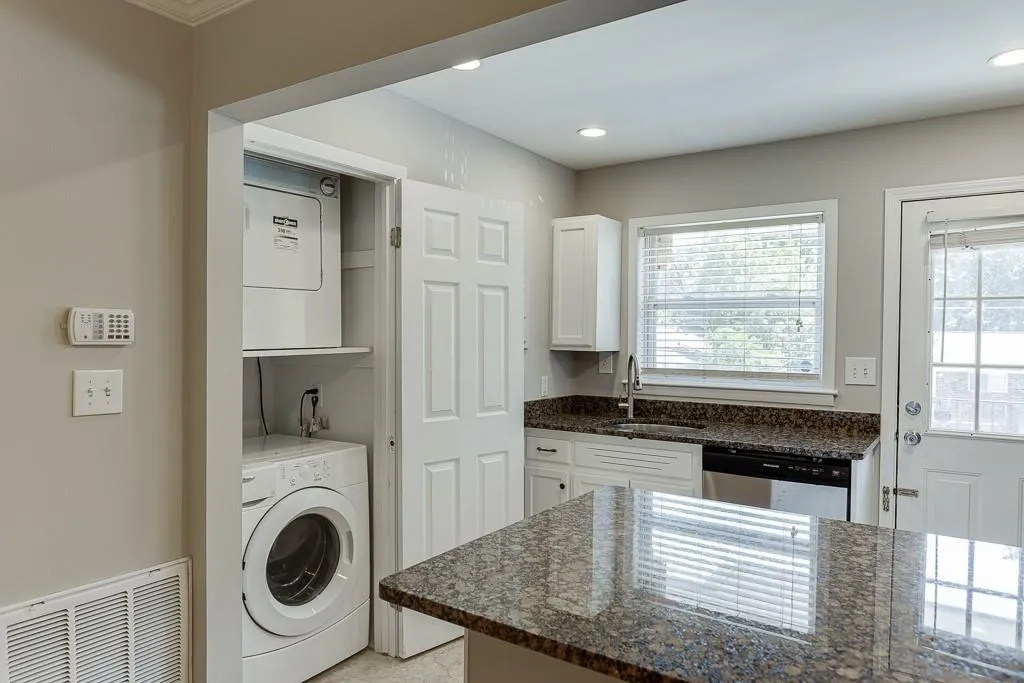 4282 Roswell Road Ne Unit D2, Atlanta, Georgia 30342, 2 Bedrooms Bedrooms, 0 ,2 BathroomsBathrooms,Residential,For Sale,4282 Roswell Road Ne Unit D2,7695568