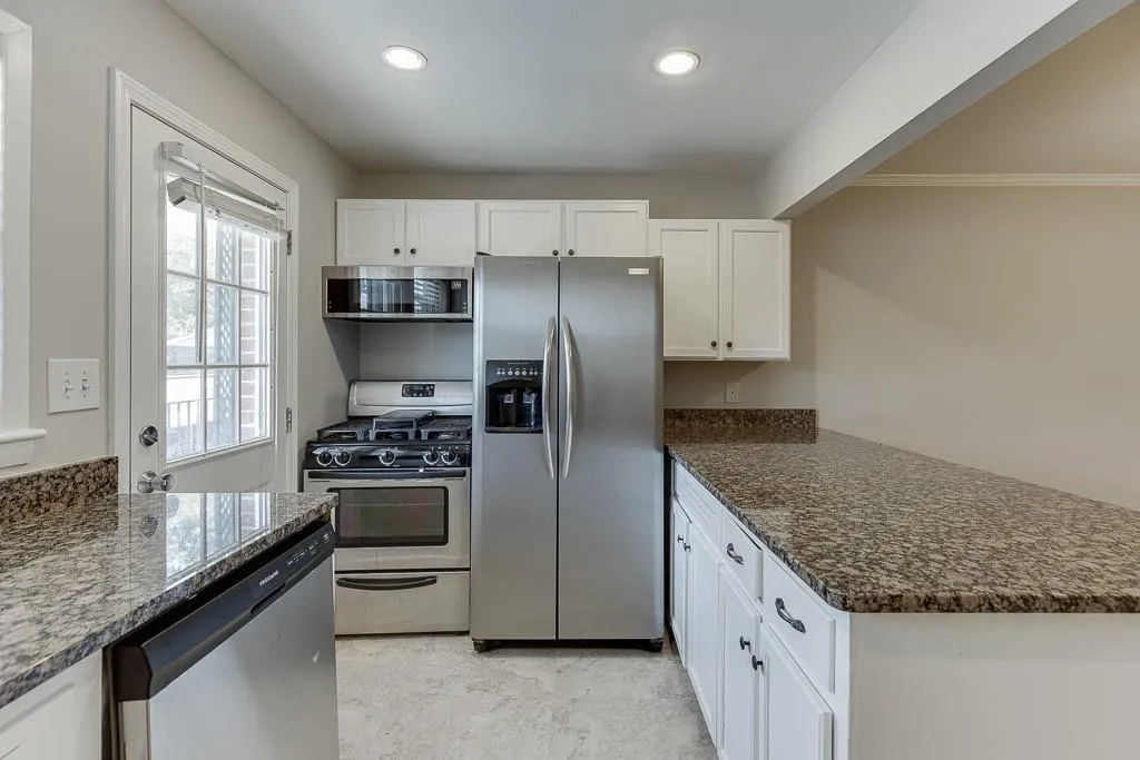 4282 Roswell Road Ne Unit D2, Atlanta, Georgia 30342, 2 Bedrooms Bedrooms, 0 ,2 BathroomsBathrooms,Residential,For Sale,4282 Roswell Road Ne Unit D2,7695568