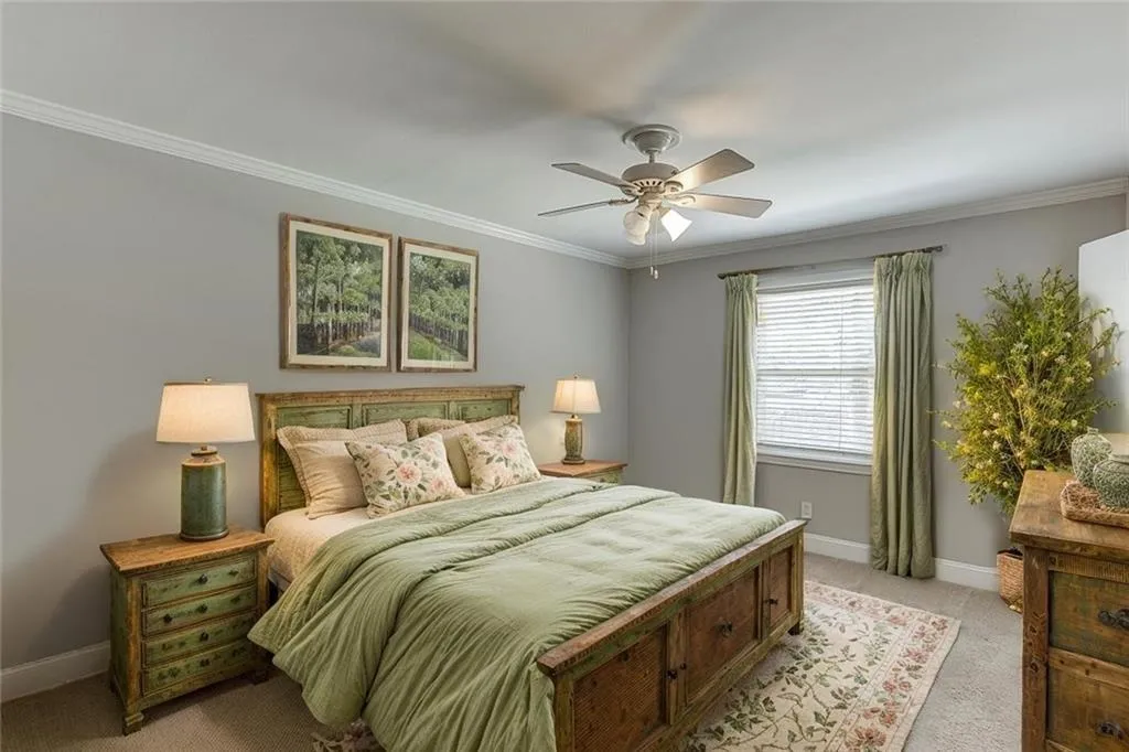 This photo has been virtually staged.