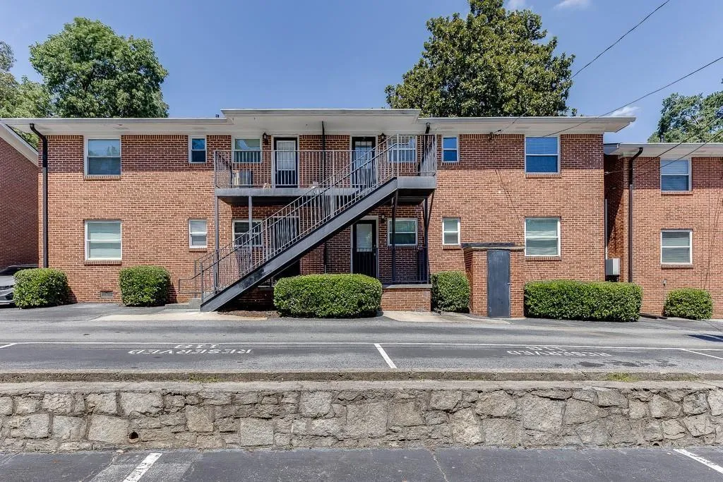 4282 Roswell Road Ne Unit D2, Atlanta, Georgia 30342, 2 Bedrooms Bedrooms, 0 ,2 BathroomsBathrooms,Residential,For Sale,4282 Roswell Road Ne Unit D2,7695568