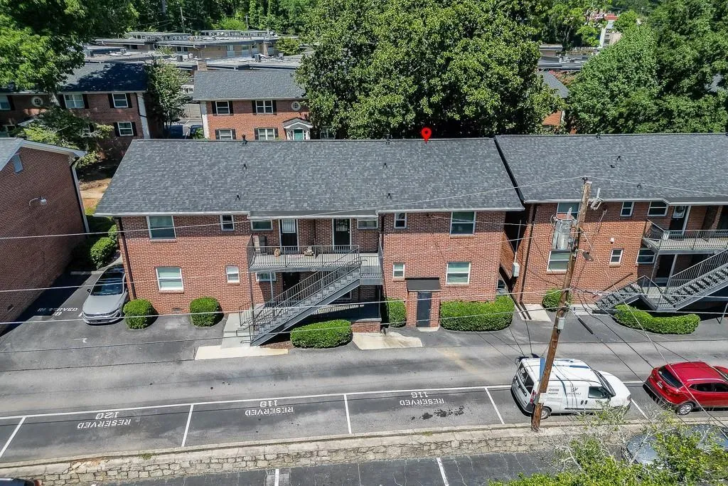4282 Roswell Road Ne Unit D2, Atlanta, Georgia 30342, 2 Bedrooms Bedrooms, 0 ,2 BathroomsBathrooms,Residential,For Sale,4282 Roswell Road Ne Unit D2,7695568