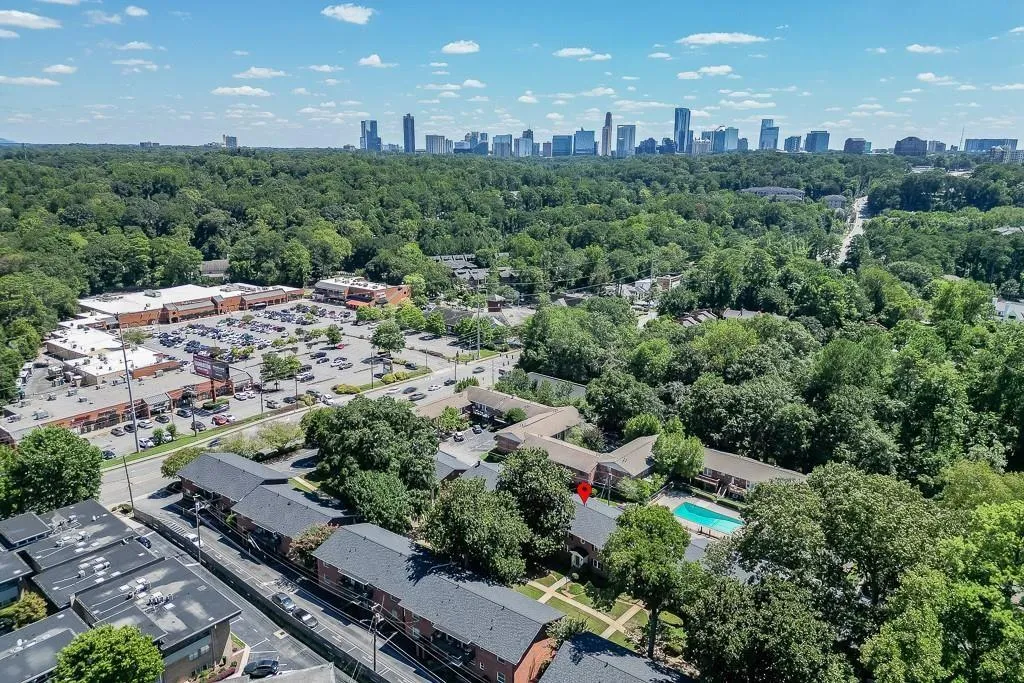 4282 Roswell Road Ne Unit D2, Atlanta, Georgia 30342, 2 Bedrooms Bedrooms, 0 ,2 BathroomsBathrooms,Residential,For Sale,4282 Roswell Road Ne Unit D2,7695568