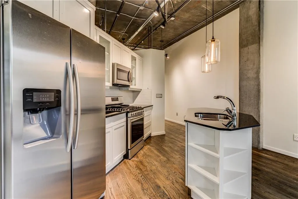 3235 Roswell Road Ne Unit 407, Atlanta, Georgia 30305, 1 Bedroom Bedrooms, ,2 BathroomsBathrooms,Residential,Sold,3235 Roswell Road Ne Unit 407,5835810