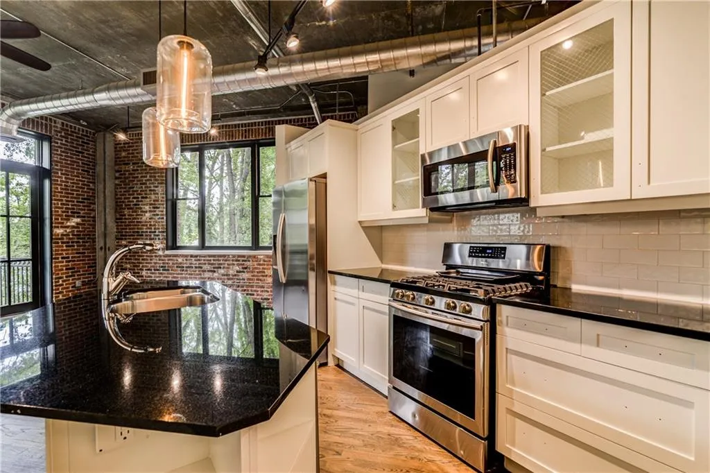 3235 Roswell Road Ne Unit 407, Atlanta, Georgia 30305, 1 Bedroom Bedrooms, ,2 BathroomsBathrooms,Residential,Sold,3235 Roswell Road Ne Unit 407,5835810