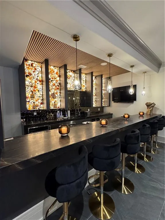 Full Service Terrace Bar
