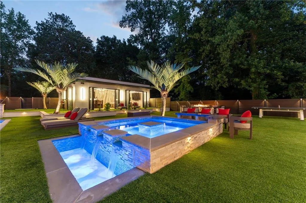 Hot tub with 3 cascading waterfalls and seating for 12