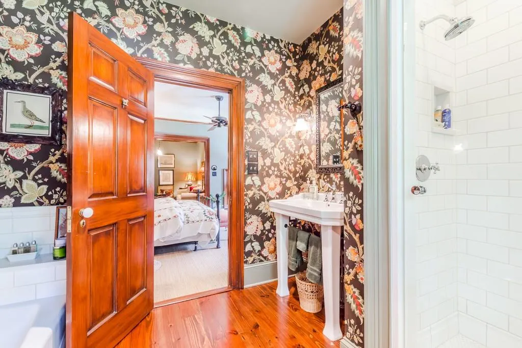 11 Ne The Croft Court Ne, Atlanta, Georgia 30342, 5 Bedrooms Bedrooms, ,4 BathroomsBathrooms,Residential,Sold,11 Ne The Croft Court Ne,6037510