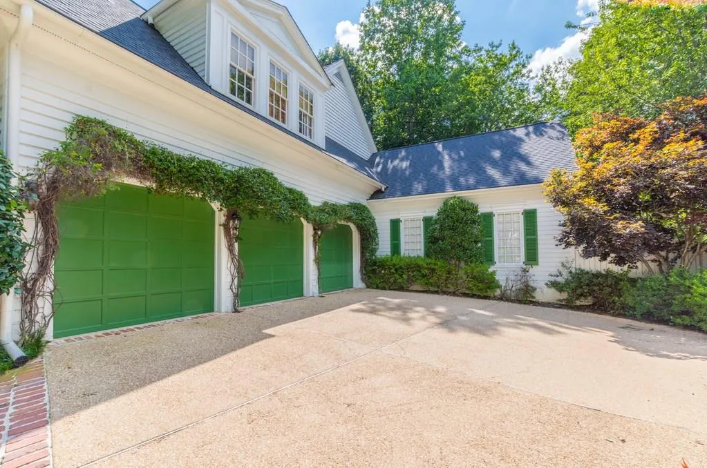 11 Ne The Croft Court Ne, Atlanta, Georgia 30342, 5 Bedrooms Bedrooms, ,4 BathroomsBathrooms,Residential,Sold,11 Ne The Croft Court Ne,6037510