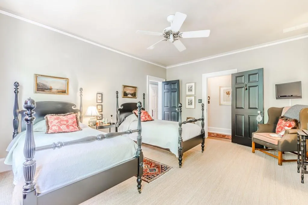 11 Ne The Croft Court Ne, Atlanta, Georgia 30342, 5 Bedrooms Bedrooms, ,4 BathroomsBathrooms,Residential,Sold,11 Ne The Croft Court Ne,6037510