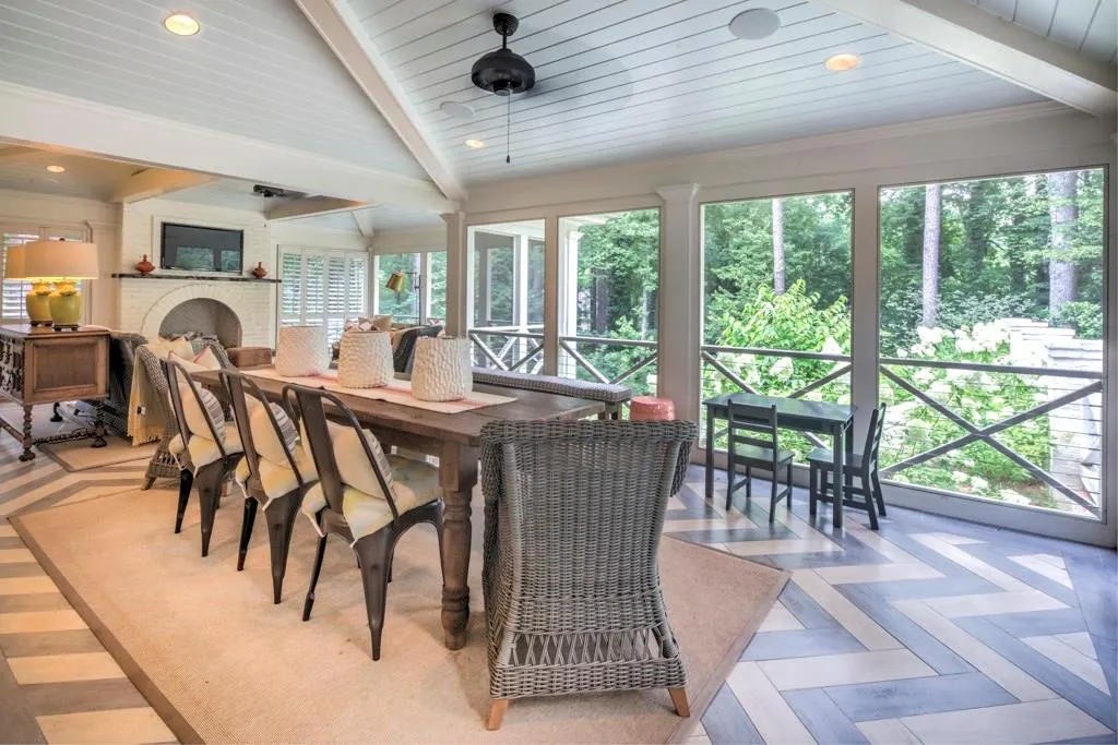 6190 Heards Creek Drive, Sandy Springs, Georgia 30328, 6 Bedrooms Bedrooms, ,4 BathroomsBathrooms,Residential,Sold,6190 Heards Creek Drive,5878854