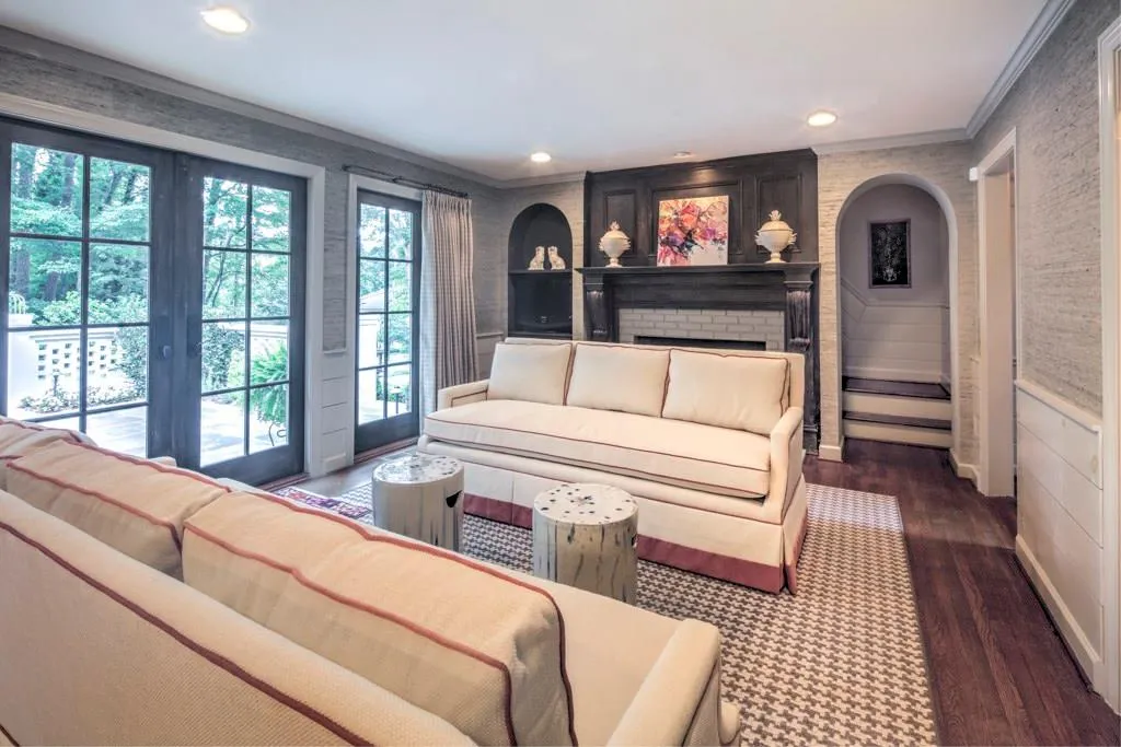 6190 Heards Creek Drive, Sandy Springs, Georgia 30328, 6 Bedrooms Bedrooms, ,4 BathroomsBathrooms,Residential,Sold,6190 Heards Creek Drive,5878854