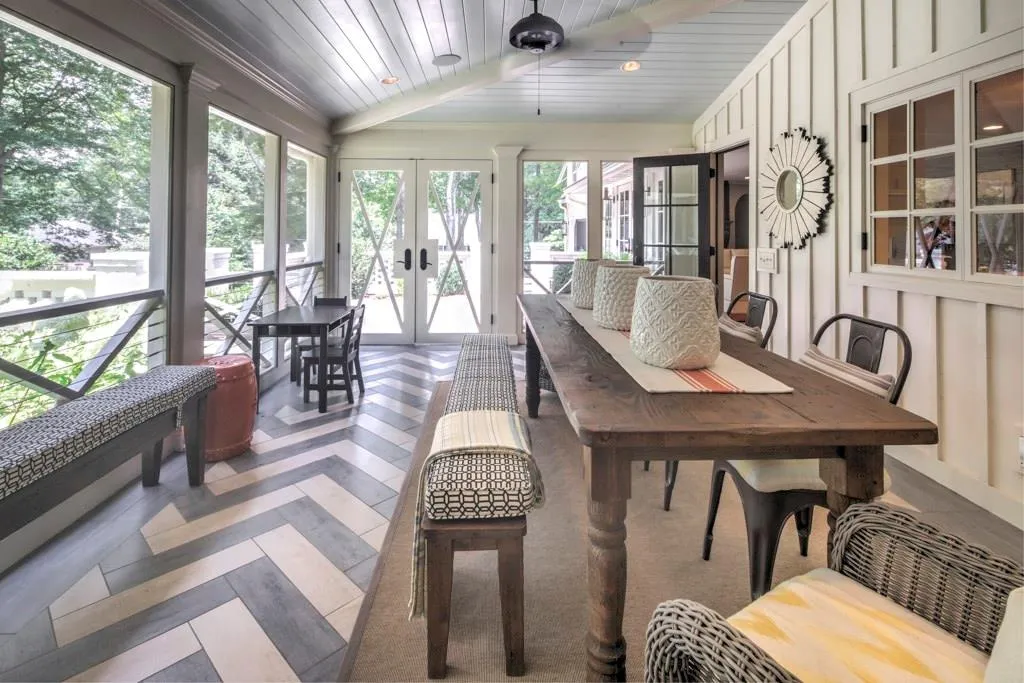 6190 Heards Creek Drive, Sandy Springs, Georgia 30328, 6 Bedrooms Bedrooms, ,4 BathroomsBathrooms,Residential,Sold,6190 Heards Creek Drive,5878854