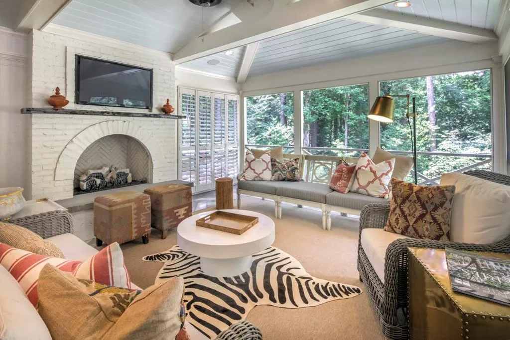 6190 Heards Creek Drive, Sandy Springs, Georgia 30328, 6 Bedrooms Bedrooms, ,4 BathroomsBathrooms,Residential,Sold,6190 Heards Creek Drive,5878854