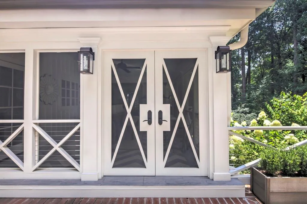 6190 Heards Creek Drive, Sandy Springs, Georgia 30328, 6 Bedrooms Bedrooms, ,4 BathroomsBathrooms,Residential,Sold,6190 Heards Creek Drive,5878854