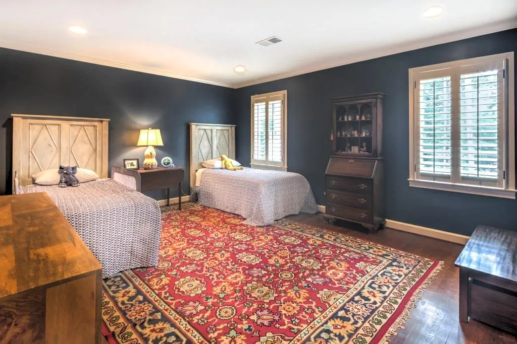 6190 Heards Creek Drive, Sandy Springs, Georgia 30328, 6 Bedrooms Bedrooms, ,4 BathroomsBathrooms,Residential,Sold,6190 Heards Creek Drive,5878854