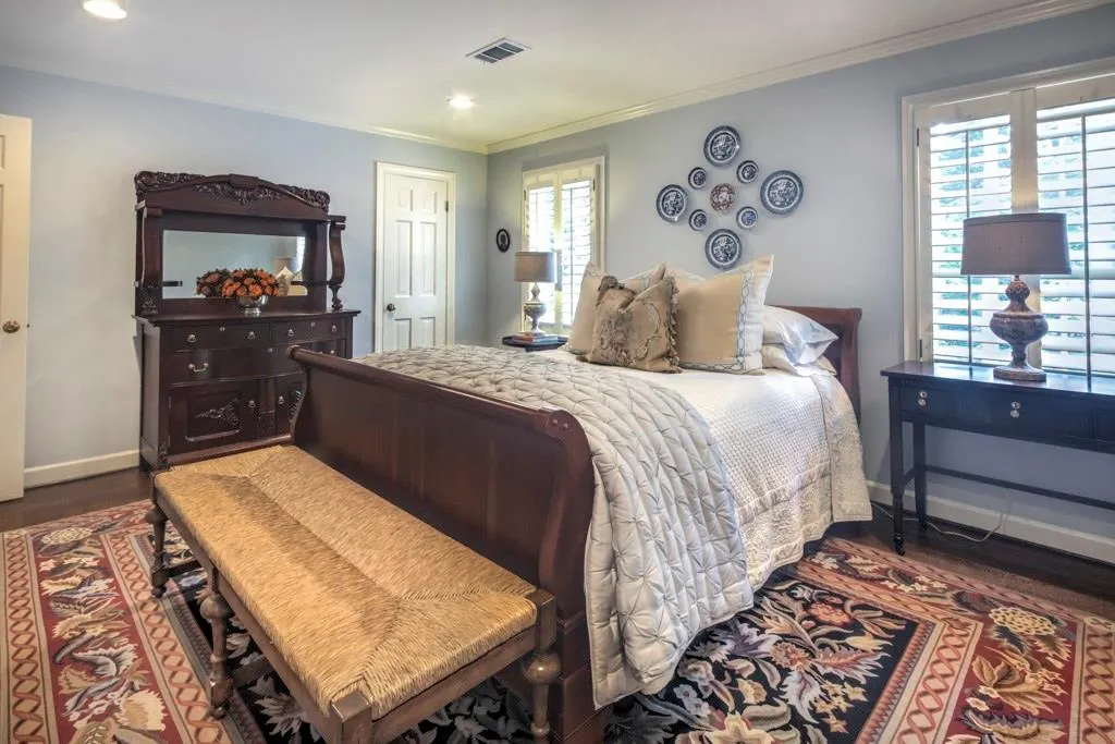 6190 Heards Creek Drive, Sandy Springs, Georgia 30328, 6 Bedrooms Bedrooms, ,4 BathroomsBathrooms,Residential,Sold,6190 Heards Creek Drive,5878854