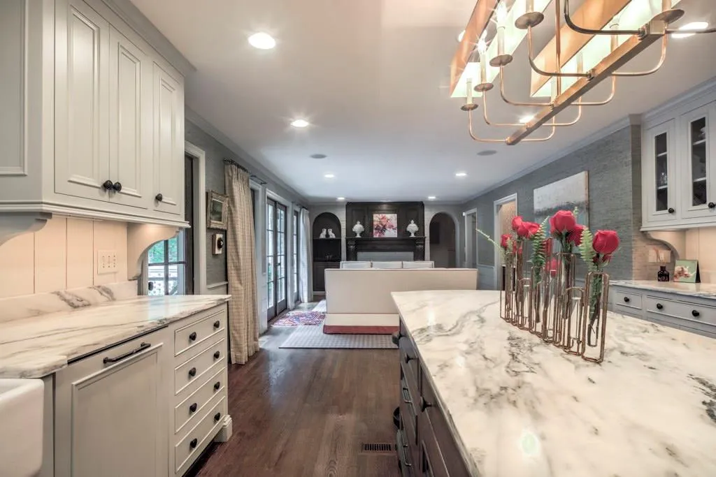 6190 Heards Creek Drive, Sandy Springs, Georgia 30328, 6 Bedrooms Bedrooms, ,4 BathroomsBathrooms,Residential,Sold,6190 Heards Creek Drive,5878854