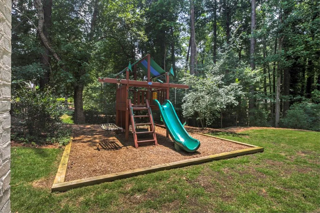 6190 Heards Creek Drive, Sandy Springs, Georgia 30328, 6 Bedrooms Bedrooms, ,4 BathroomsBathrooms,Residential,Sold,6190 Heards Creek Drive,5878854