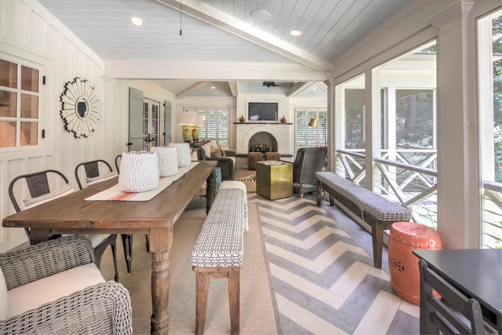 6190 Heards Creek Drive, Sandy Springs, Georgia 30328, 6 Bedrooms Bedrooms, ,4 BathroomsBathrooms,Residential,Sold,6190 Heards Creek Drive,5878854