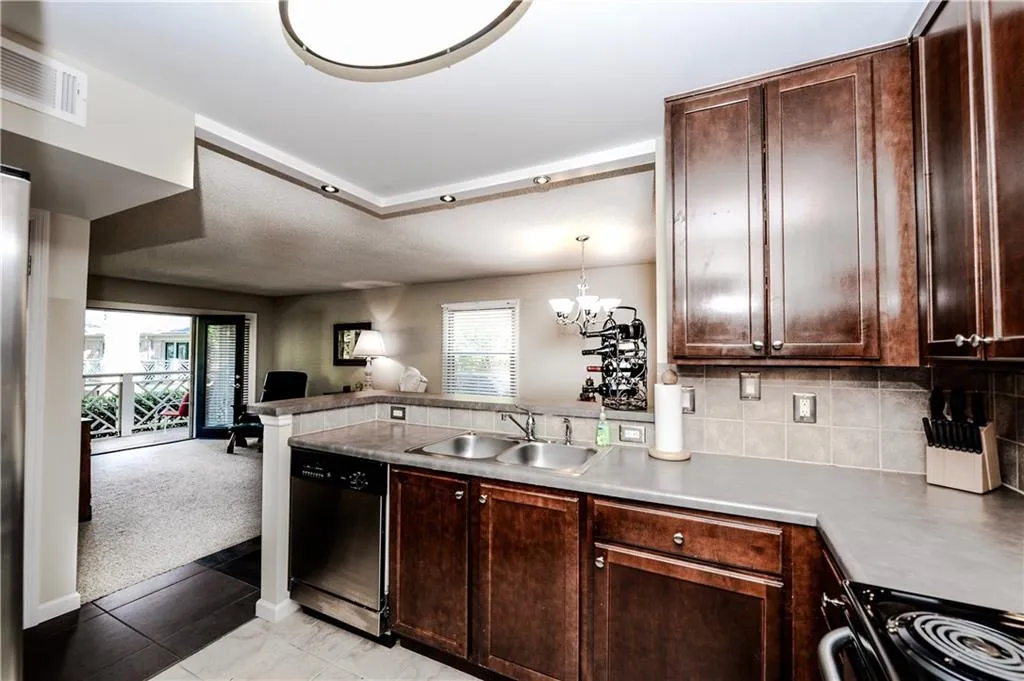 3650 Ashford Dunwoody Road Unit 618, Brookhaven, Georgia 30319, 2 Bedrooms Bedrooms, ,1 BathroomBathrooms,Residential,Sold,3650 Ashford Dunwoody Road Unit 618,5849543