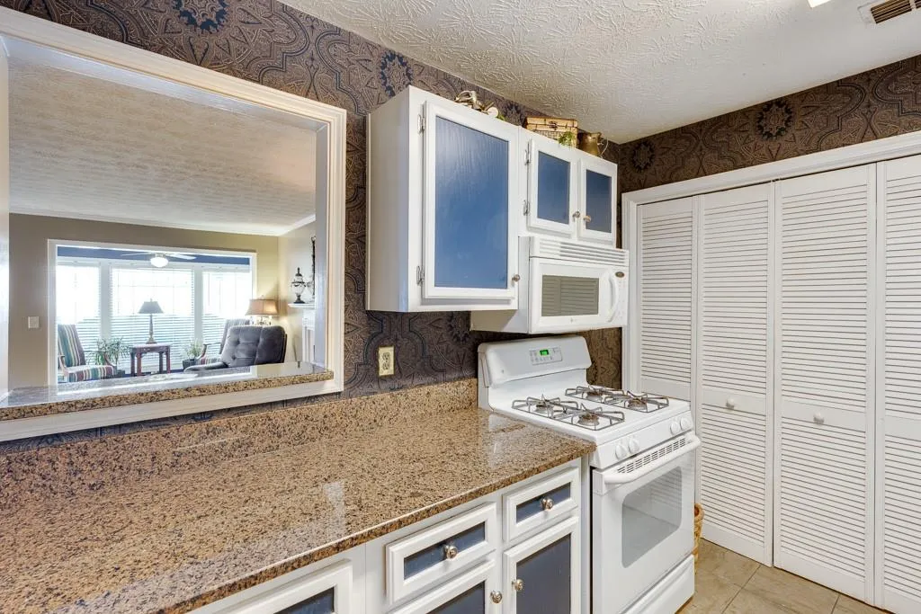 401 Gettysburg Place, Sandy Springs, Georgia 30350, 2 Bedrooms Bedrooms, ,2 BathroomsBathrooms,Residential,Sold,401 Gettysburg Place,6971081