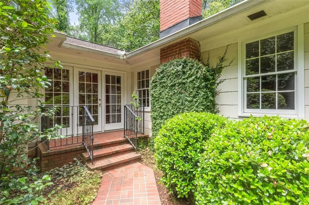 152 Burdette Road Nw, Atlanta, Georgia 30327, 3 Bedrooms Bedrooms, ,2 BathroomsBathrooms,Residential,Sold,152 Burdette Road Nw,6891462