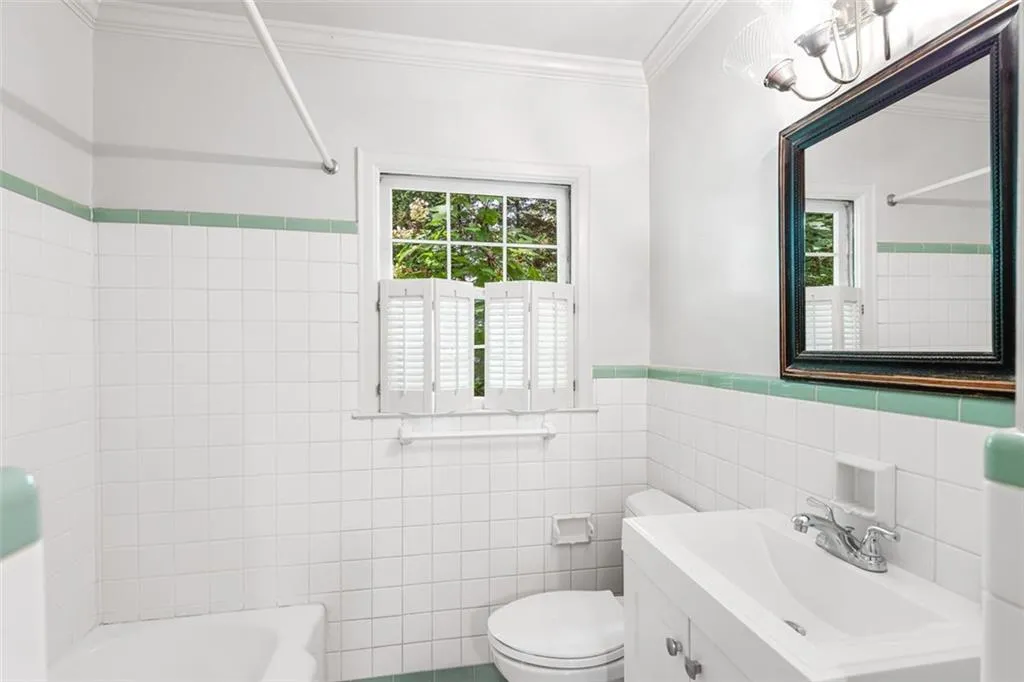 152 Burdette Road Nw, Atlanta, Georgia 30327, 3 Bedrooms Bedrooms, ,2 BathroomsBathrooms,Residential,Sold,152 Burdette Road Nw,6891462