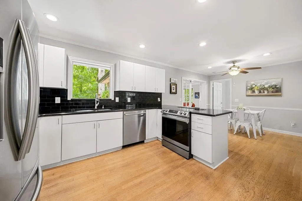 6360 Colewood Court, Atlanta, Georgia 30328, 3 Bedrooms Bedrooms, ,2 BathroomsBathrooms,Residential,Sold,6360 Colewood Court,7111476