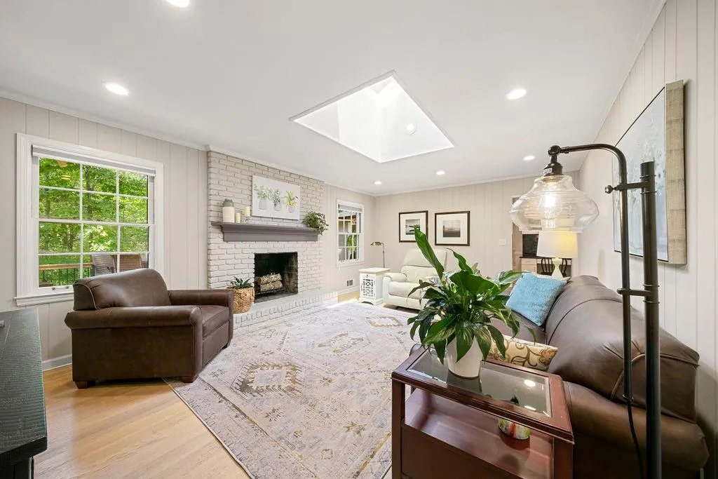 6360 Colewood Court, Atlanta, Georgia 30328, 3 Bedrooms Bedrooms, ,2 BathroomsBathrooms,Residential,Sold,6360 Colewood Court,7111476