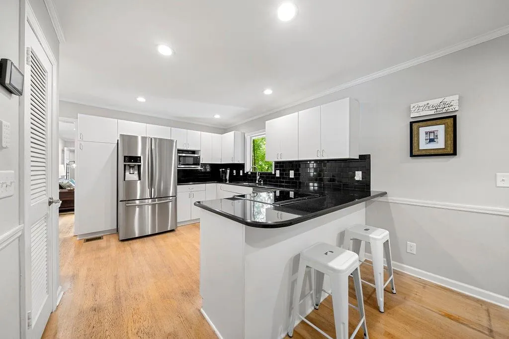 6360 Colewood Court, Atlanta, Georgia 30328, 3 Bedrooms Bedrooms, ,2 BathroomsBathrooms,Residential,Sold,6360 Colewood Court,7111476