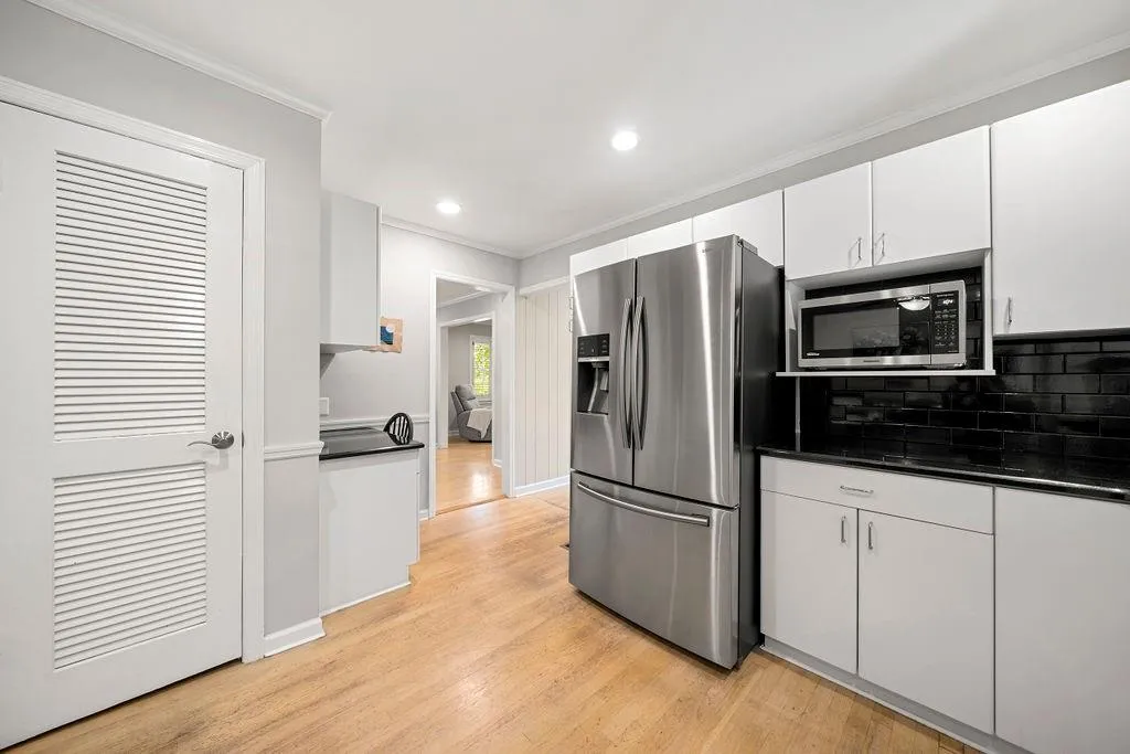 6360 Colewood Court, Atlanta, Georgia 30328, 3 Bedrooms Bedrooms, ,2 BathroomsBathrooms,Residential,Sold,6360 Colewood Court,7111476