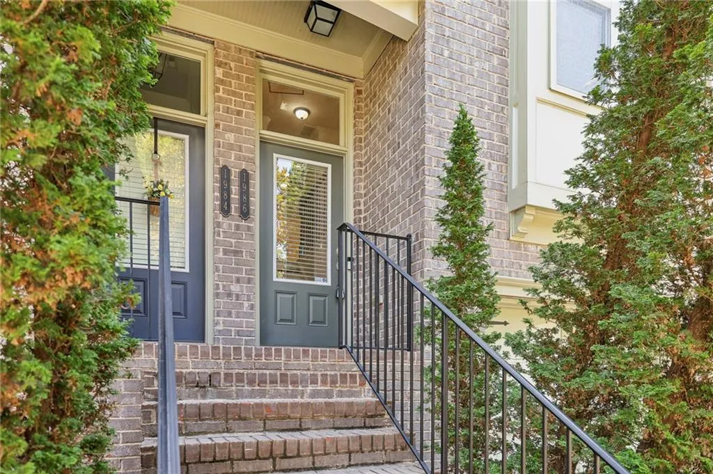 1986 Cobblestone Circle Ne, Atlanta, Georgia 30319, 2 Bedrooms Bedrooms, ,2 BathroomsBathrooms,Residential,For Sale,1986 Cobblestone Circle Ne,7599073