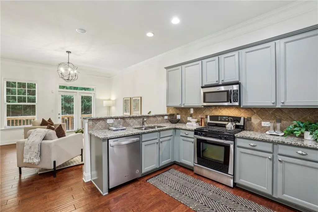 1986 Cobblestone Circle Ne, Atlanta, Georgia 30319, 2 Bedrooms Bedrooms, ,2 BathroomsBathrooms,Residential,For Sale,1986 Cobblestone Circle Ne,7599073