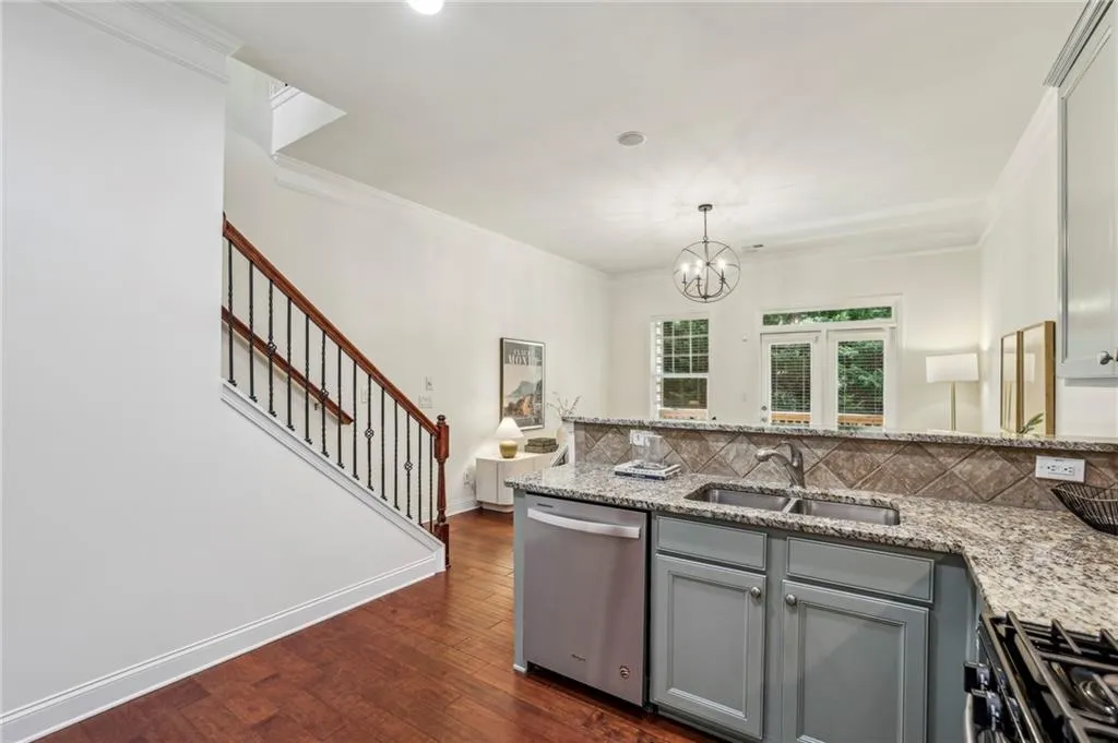 1986 Cobblestone Circle Ne, Atlanta, Georgia 30319, 2 Bedrooms Bedrooms, ,2 BathroomsBathrooms,Residential,For Sale,1986 Cobblestone Circle Ne,7599073
